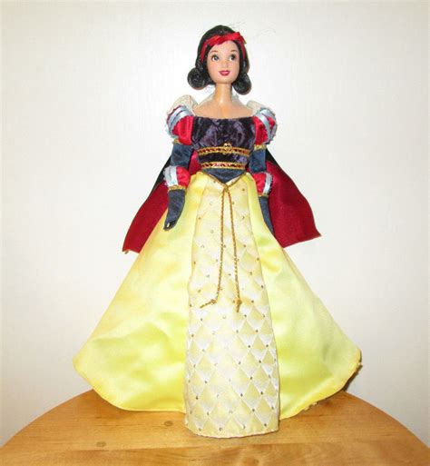 Disneys Snow White Enchanted Princess Collector Doll 27048 Mattel