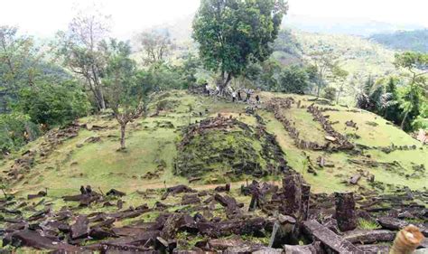 Objek Wisata Situs Gunung Padang Cianjur Jawa Barat
