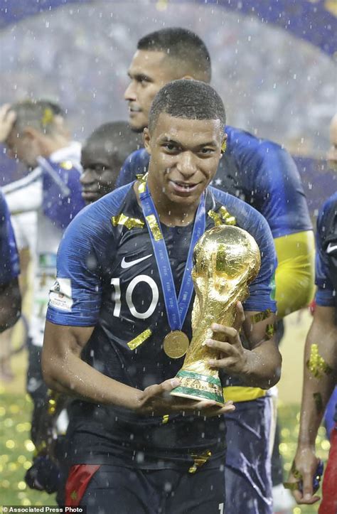 World Cup Winner Mbappe Donating Bonus Of About 350000 Daily Mail Online