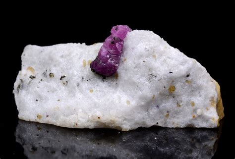 Beautiful Perfect Ruby With Calcite Specimen 87 X 60 X 40 Mm 185 Gm