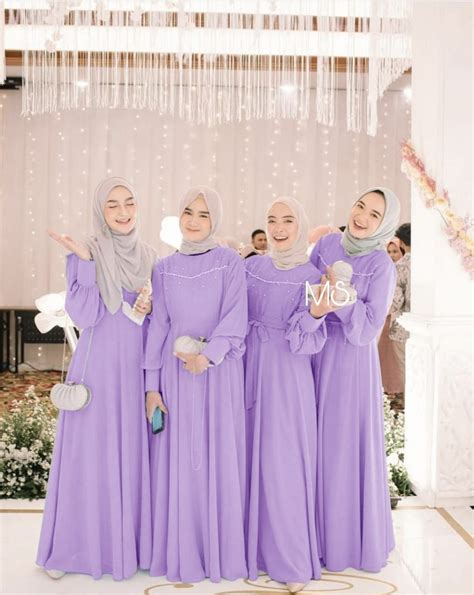 Model Baju Bridesmaid Warna Lilac 23 Inspirasi Baju Bridesmaid Muslimah Yang Modis Dan Elegan