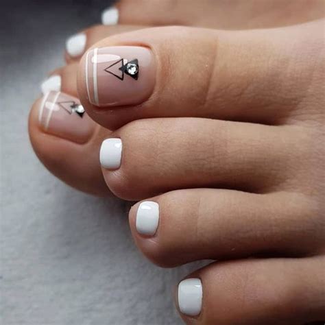 Greek style toenail art design | monochrome pedicure ♥ педикюр в греческом стиле. Pedicure y diseños para uñas pies de moda - Ideas Bonitas Para