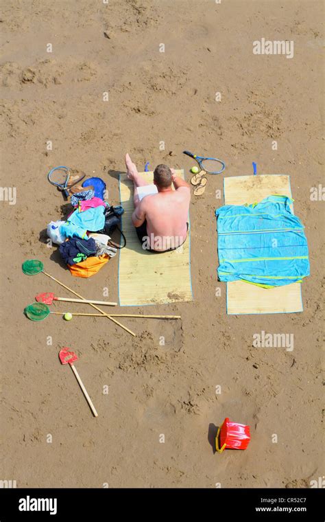 Sunburnt Man English Seaside Resort Beach Holiday Sunshine Holidaymakers Sunny Hi Res Stock