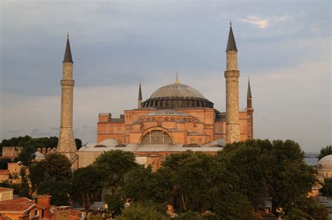 Does the Hagia Sophia still exist? 2