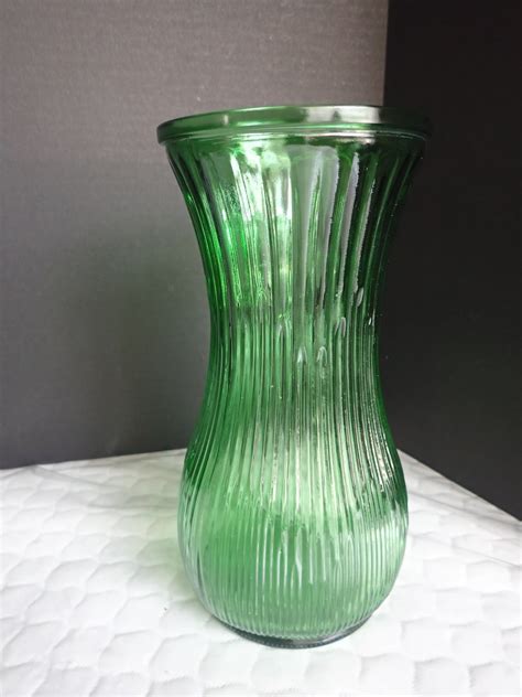 Hoosier Glass 8 1 2 Emerald Green Vase 4086 A Etsy