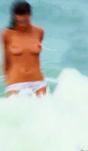 Nearly Losing Her Swimsuit Bottoms Sniz Porn