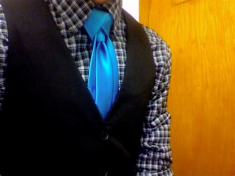 It may take you several attempts to get a decent looking eldredge knot. tie knot on Tumblr