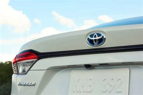 Toyota Corolla Hybrid Hybrid Le Tekniset Tiedot V Rit