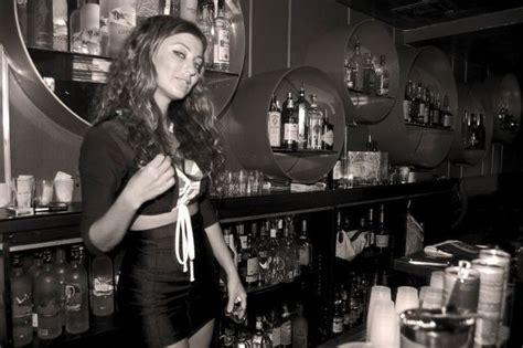 Hot Barmaids 52 Pics
