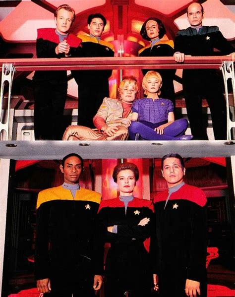 Star Trek Voyager Crew Uss Enterprise Star Trek Star Trek Voyager New