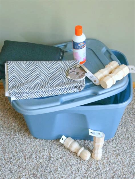 Use one of these free toy box plans to build a gift for your child or grandchild that they'll cherish for years. DIY Toy Box Makeover - Living Well Mom