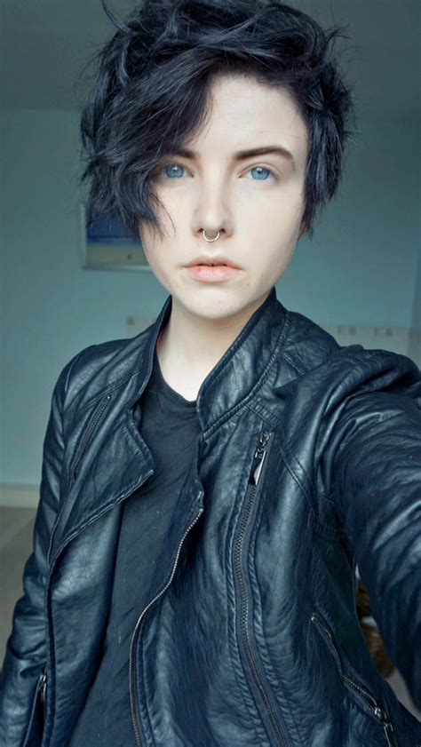 Androgynous haircuts and hairstyles can be worn on either men or women. Androgynous boy | Androgynous hair, Short hair styles, Which hair colour