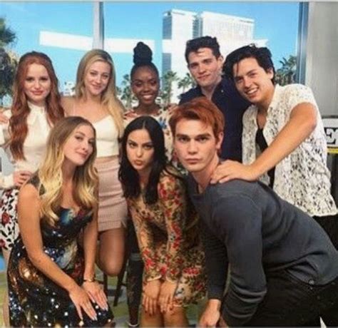 Riverdale Cast At Comic Con Series E Filmes Netflix Filmes E Series Riverdale Engraçado