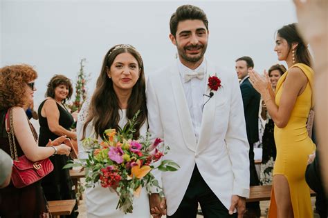 Wedding guests have specific etiquette they should follow just as the bridal couple has certain etiquette guiding their nuptial preparations. Wedding Guest Etiquette for a Covid-Safe Wedding ...