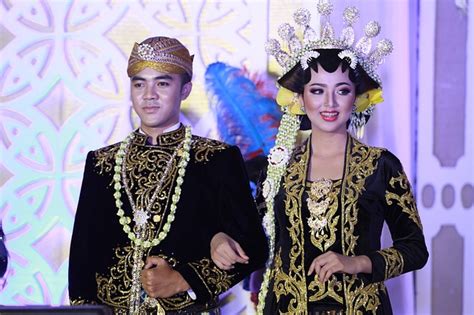 15 january 2020 • 5 mins read. Susunan Acara Pernikahan dari Akad Sampai Resepsi Adat Jawa
