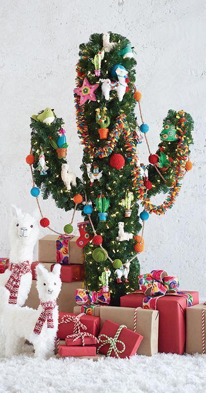 It usually grows as an epiphyte and is native to rainforests in brazil. Cactus Christmas Tree!