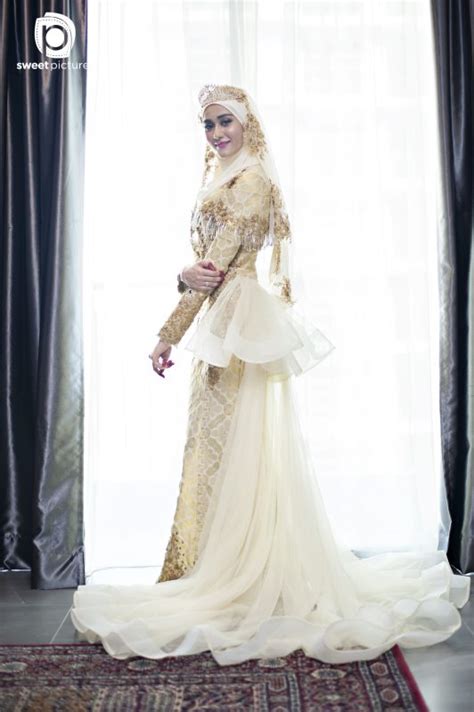 See more ideas about muslimah wedding dress, muslimah wedding, malay wedding dress. Koleksi Baju Pengantin Songket Paling Trending 2018 ...