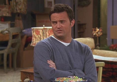 Friends' chandler bing is a funny guy, but there are things about him that we have never understood about his character. Chandler Bing - Et si la série « Friends » se passait à ...