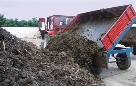 Platformă de colectare a gunoiului de grajd de aproape două milioane lei