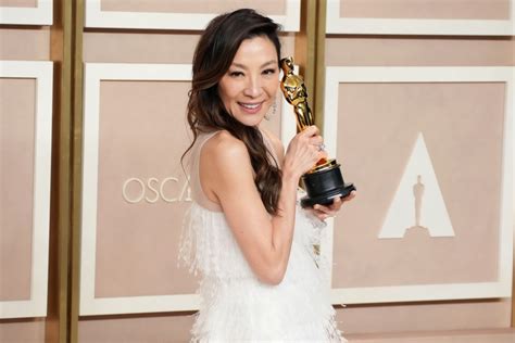 Pourquoi l Oscar de Michelle Yeoh est une énorme victoire pour tous les