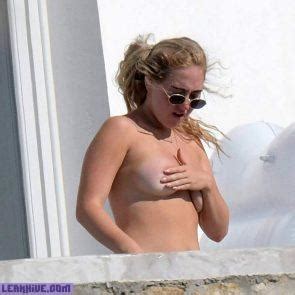 Sexy English Star Ellie Hemmings Nude Tits In Mykonos
