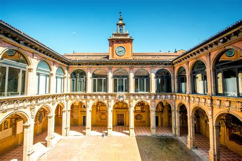 Comunità, corporazione, associazione) è un modello d'istruzione originatosi nel medioevo. Università pubbliche d'Italia: la guida e l'elenco ...