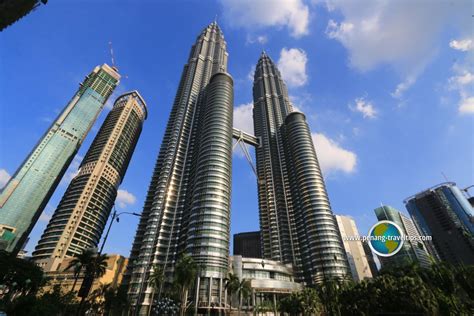 Sebab menara berkembar petronas tadi sangat tinggi lah, bang. Menara Berkembar Petronas