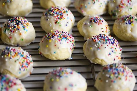 And then there are some festive holiday recipes included here that are not quite christmas cookies at all, but they are too good not to include! Italian wedding cookies (almond or anise flavored) | Recipe | Italian cookie recipes, Italian ...