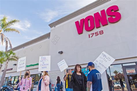 Local Grocery Store Workers Rally For Better Wages Staffing News