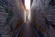 A very narrow street | Amsterdamian
