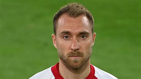 Christian eriksen of denmark goes down injured as teammates call for assistance during the uefa euro 2020 match between denmark and finland / © the euro 2020 game between denmark and finland in copenhagen was delayed after danish star christian eriksen collapsed on the field and. Bei EM-Spiel: Belgien plant Ehrung für Christian Eriksen ...