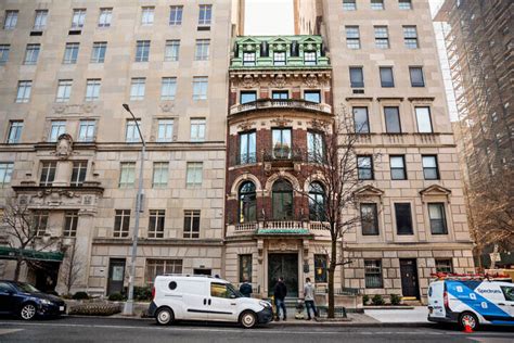 On A Storied Stretch Of Fifth Avenue A Symbol Of Irish America Reels