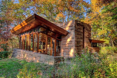 7 Stunning Frank Lloyd Wright Homes