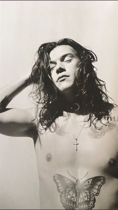 Pin By Camila Hernandez On Harry Styles Harry Styles Long Hair Harry Styles Photoshoot Harry