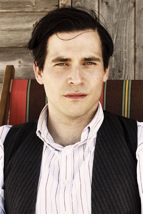 He is popular for his depiction of liam connor in itv's coronation street and thomas barrow in pbs. Poze Rob James-Collier - Actor - Poza 16 din 16 - CineMagia.ro