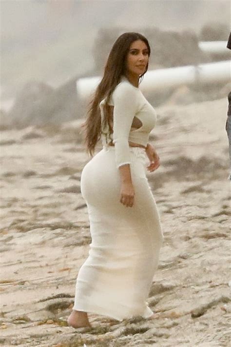 Kim And Khloe Kardashian And Scott Disick On The Set Of Kuwtk On The Beach In Malibu 09112020