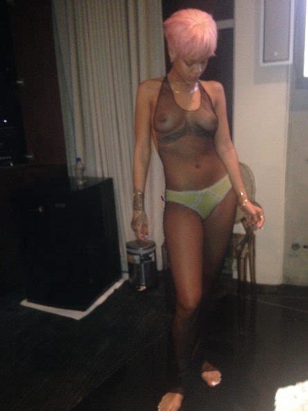 Rihanna Nuda 30 Anni In ICloud Leak Scandal