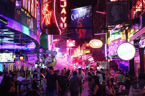 Quella Volta Al Go Go Bar Di Bangkok Di Qua E Di Là Blog Di Viaggi E