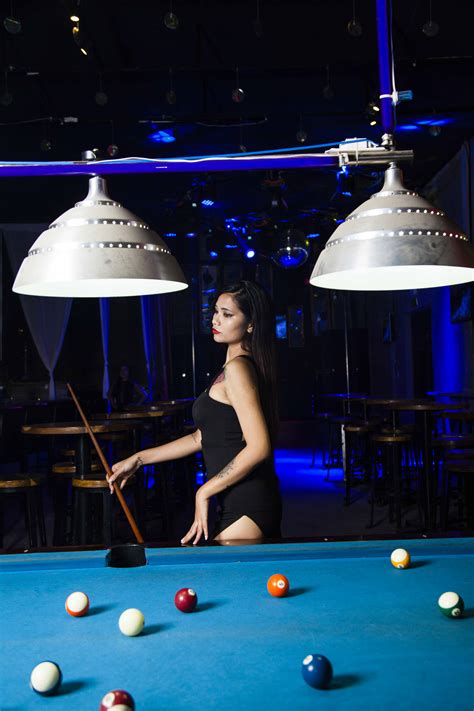 Kostenlose Foto Bar Verein Sexy Mädchen Indoor Spiele Und Sport Englische Billard Cue