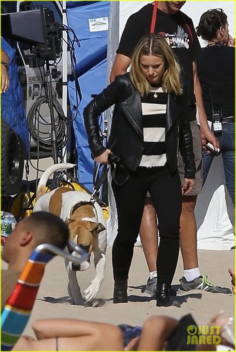 Kristen Bell Films A Veronica Mars Scene At The Beach Photo 4181325