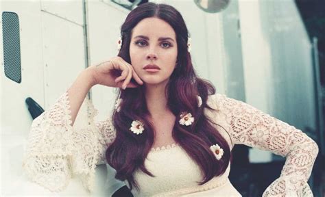 Lana Del Rey Lanza Libro De Sus Poemas Violet Bent Backwards Over The