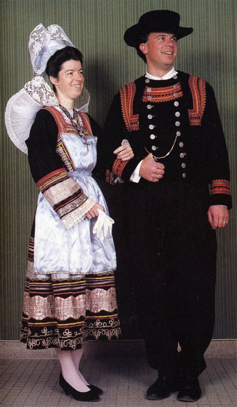 Costume Of Pont Aven And Vicinity Bro Gernev Or Cornouialle Brittany
