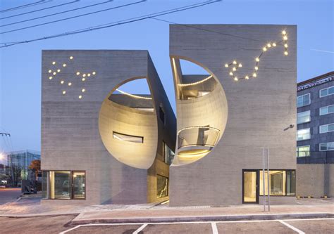 건축and디자인 〔안정원의 디자인 칼럼〕 두 개의 쌍둥이 건물에 두 개의 달과 별자리를 새겨넣어 연결하다