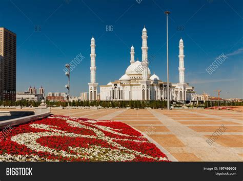 Hazrat Sultan Mosque Image Photo Free Trial Bigstock