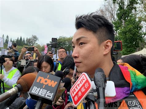 Jun 24, 2021 · 民陣臨時召集人鍾松輝早前表示，不會申請七一遊行。天水連線、守護大嶼聯盟及社民連3個團體，今日（24日）稱將於明日（25日）向警方申請舉辦七一遊行，承接民陣17年來的傳統。3個團體聯合表示，今年七一遊行的主題是「堅守民間社會、抵抗政治打壓、釋放所有政治犯」。 民陣「2020首場遊行」提早起步!1點就塞滿半個維園草坪 多人揮舞美國國旗 | ETtoday大陸 | ETtoday新聞雲