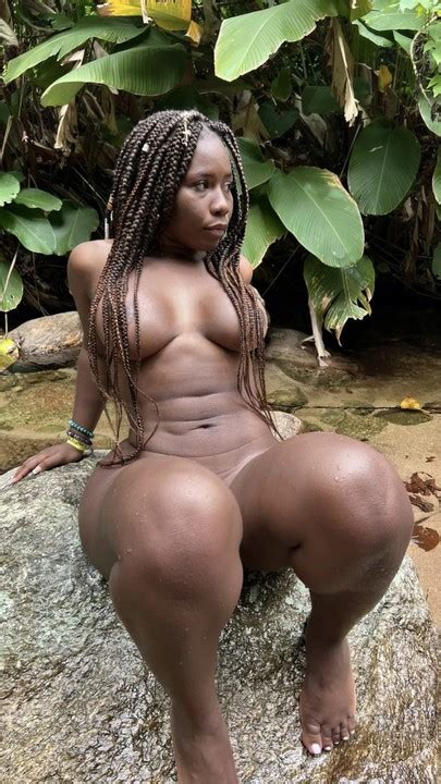 Nude Photos Of Ghanaian Curvy Model Kelly Shared Online 5 Photos