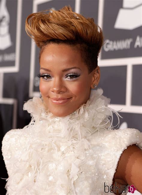 Rihanna En La Ceremonia De Los Grammy En 2010 Rihanna Repaso A Los