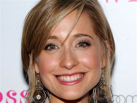 Smallville Actor Allison Mack Charged With Trafficking Over