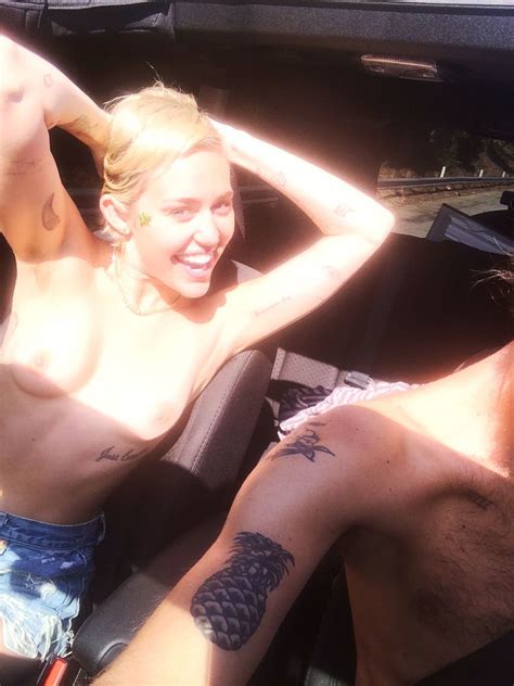 De nouvelles photos volées de Miley Cyrus nue Whassup
