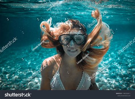 Beautiful Woman Long Hair Underwater Portrait库存照片1186332811 Shutterstock